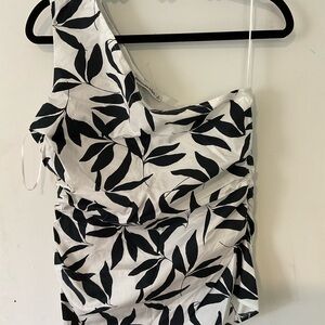 Abercrombie & Fitch Black and White Asymmetrical blouse